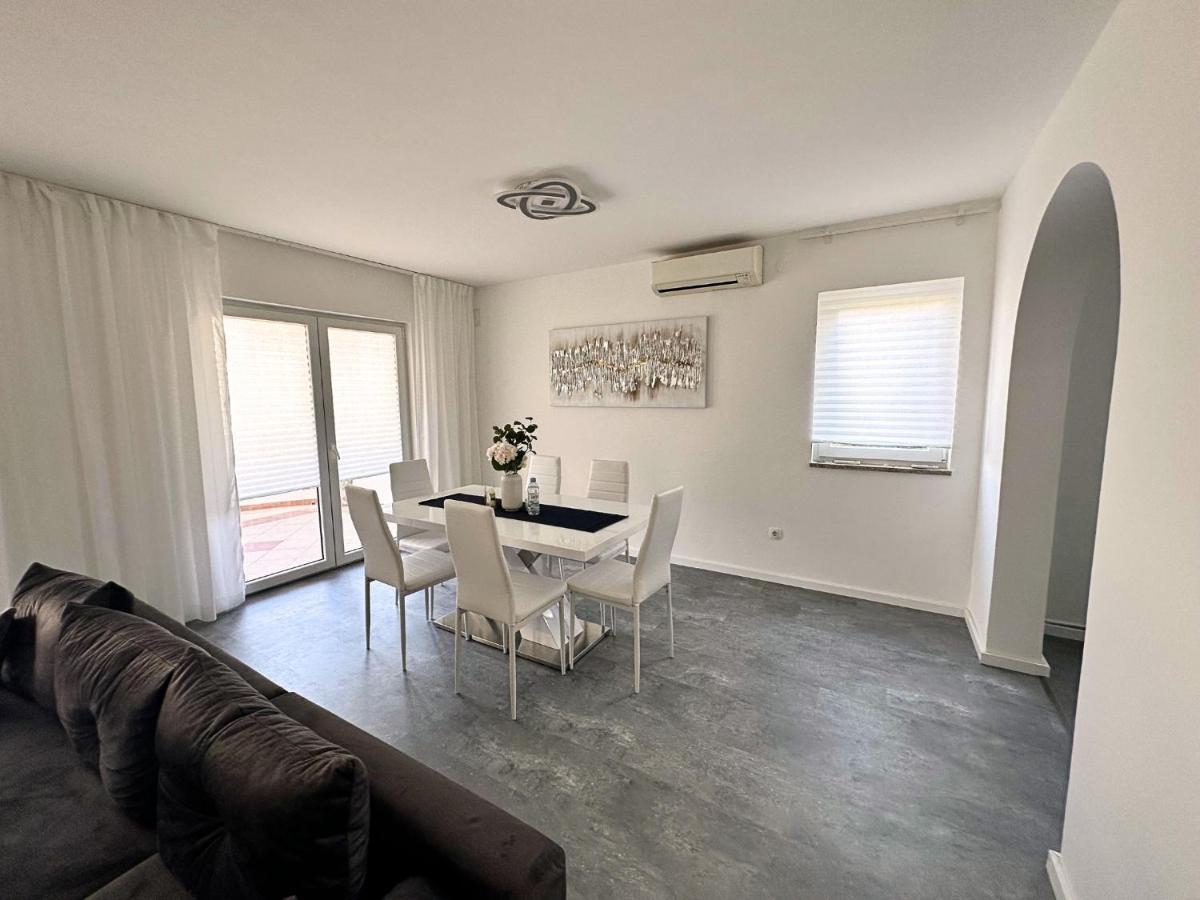 Apartmani Adriana Lakmartin Экстерьер фото