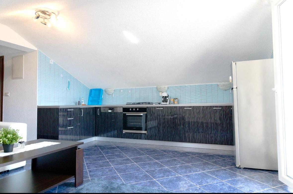 Apartmani Adriana Lakmartin Экстерьер фото